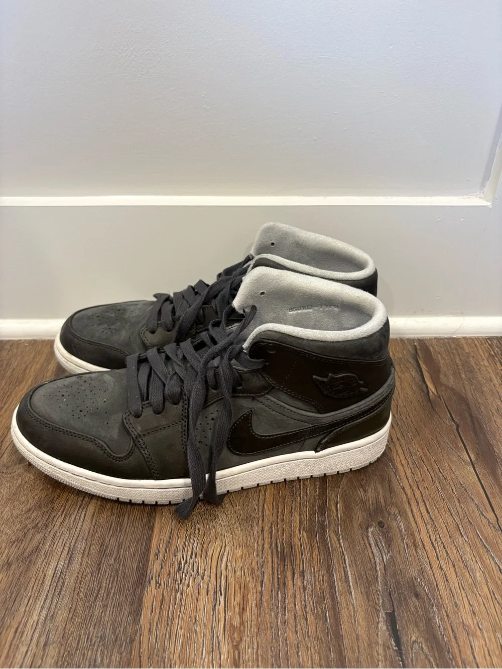 Nike Jordan 1 Men's Black High-Top Sneakers
